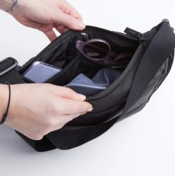 Got Bag Puffer Moon Bag Small, musta