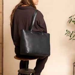 The Chesterfield Brand Astano, nahkainen tietokonelaukku, musta
