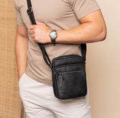 The Chesterfield Brand Birmingham nahkainen olkalaukku musta