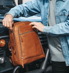 The Chesterfield Brand Detroit nahkareppu, konjakki 