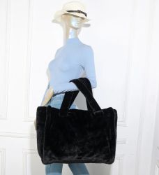 Gallantry Melia shopperi, musta