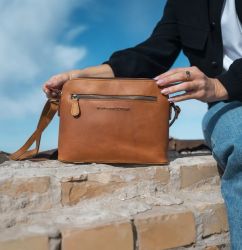 The Chesterfield Brand Nebraska, nahkainen olkalaukku, konjakki