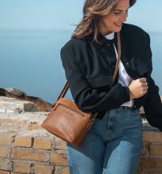 The Chesterfield Brand Nebraska, nahkainen olkalaukku, konjakki