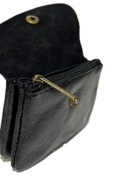 Nahkainen metallinhohtoinen kukkaro, musta